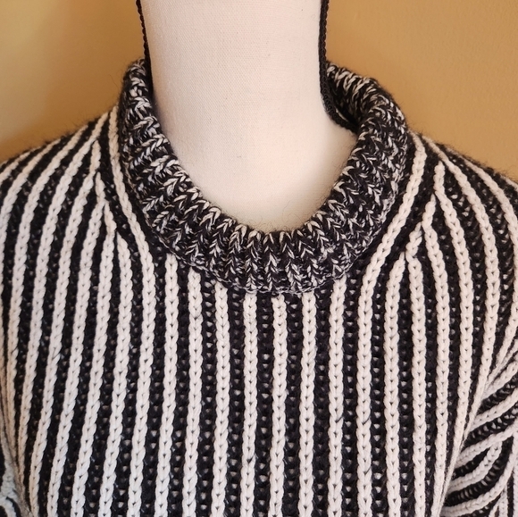 CROCHET knit sweater Size Medium - Picture 5 of 8